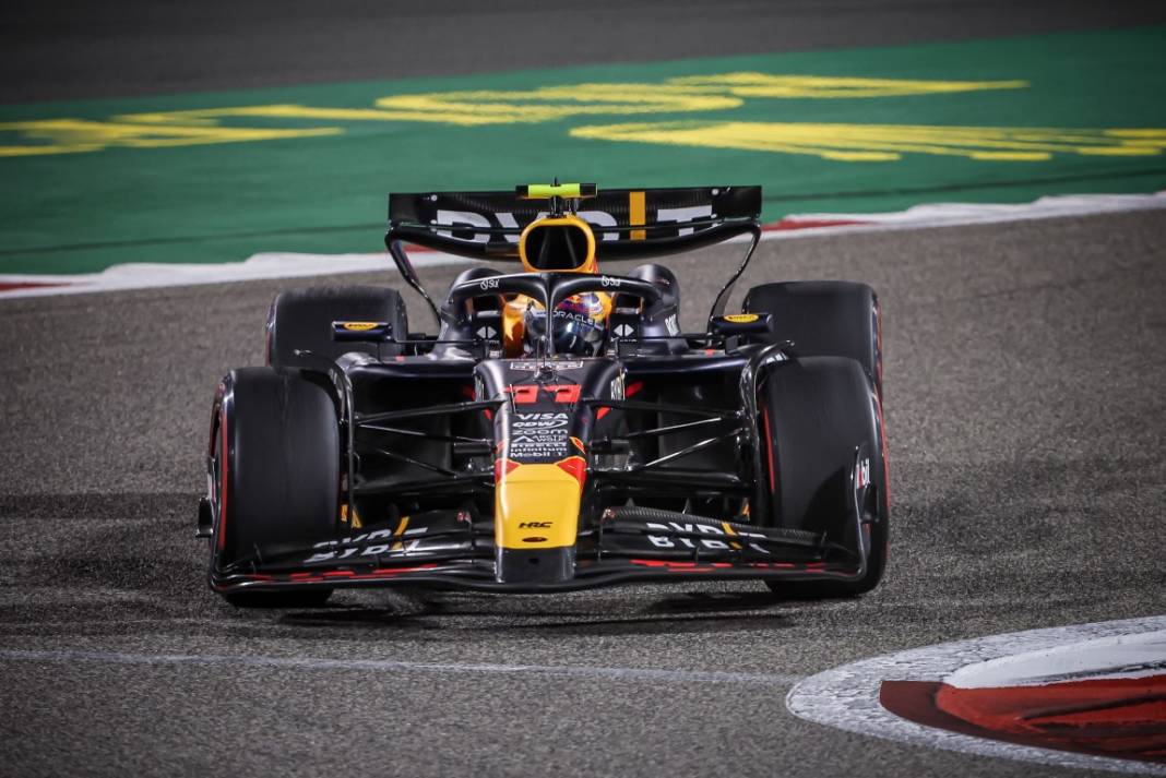 F1'de sezonun ilk yarışı Bahreyn Grand Prix'sini Verstappen kazandı 20